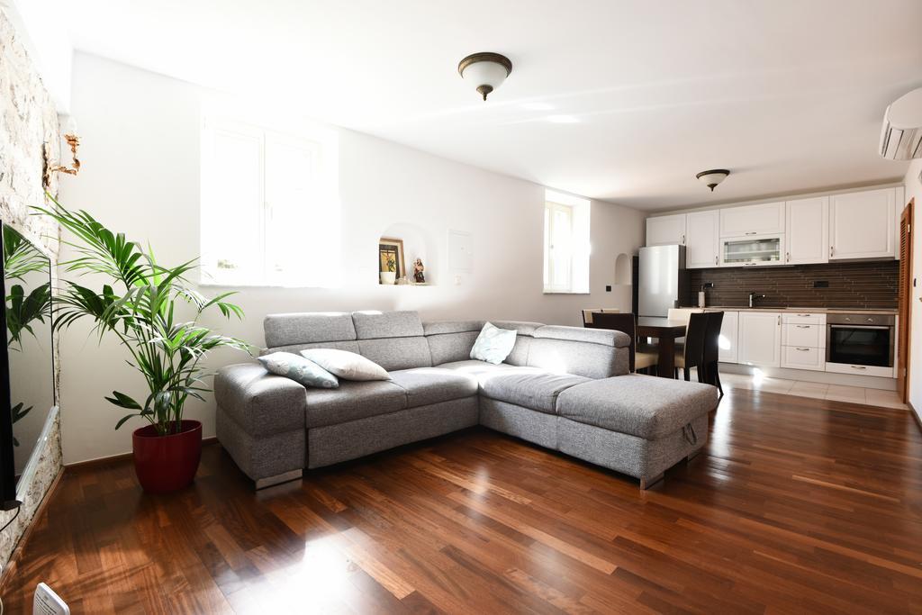 Apartments Kokolo Σίμπενικ Δωμάτιο φωτογραφία
