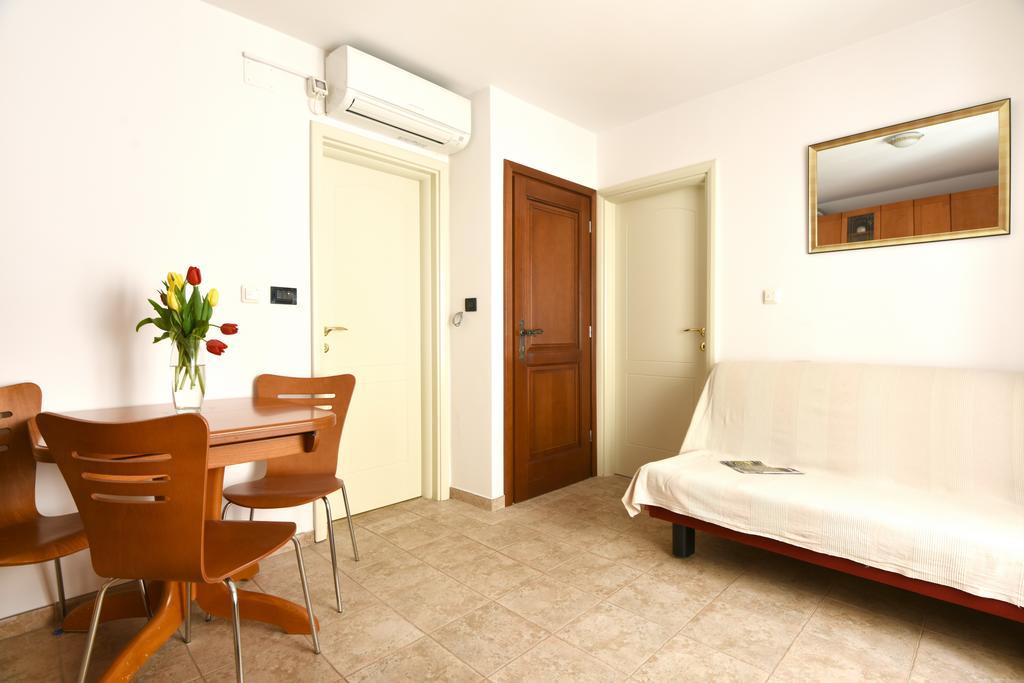 Apartments Kokolo Σίμπενικ Δωμάτιο φωτογραφία