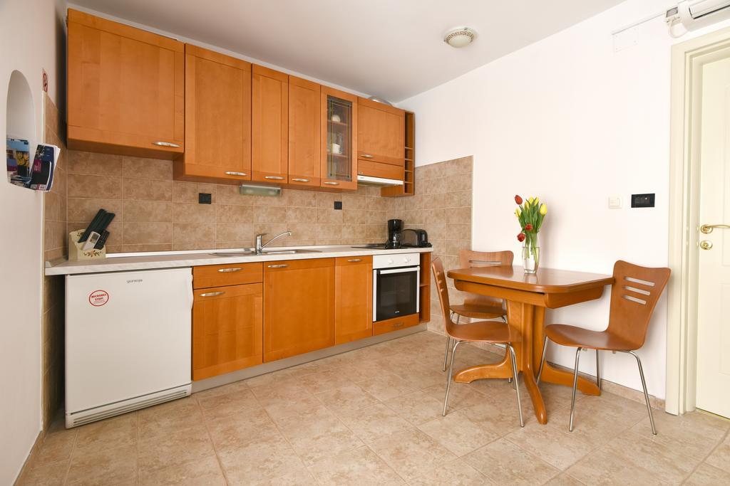 Apartments Kokolo Σίμπενικ Δωμάτιο φωτογραφία